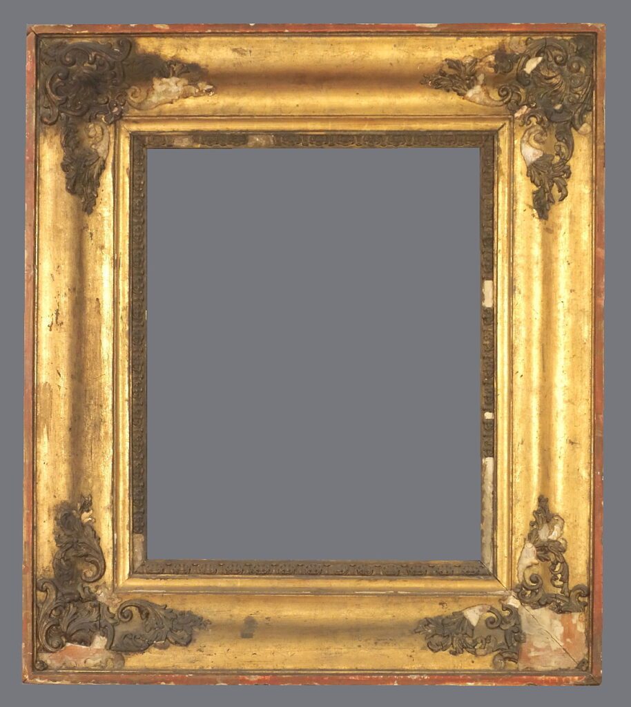 A gold frame with some flowers on it